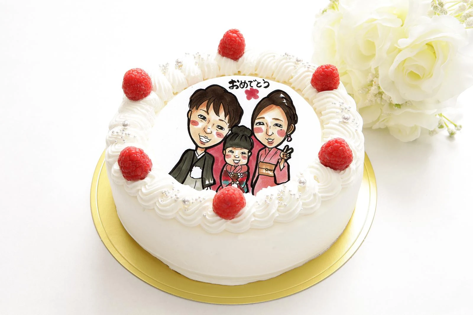 家族の似顔絵とお祝いの言葉をあしらったケーキ